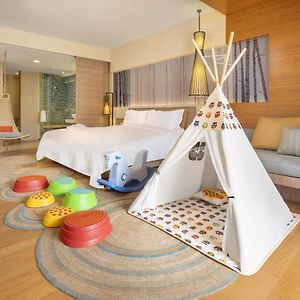 Kids Club King Bed Room
